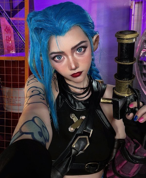 Arcane Fan นำควันมาสู่การแสดง Jinx Cosplay - TH Atsit