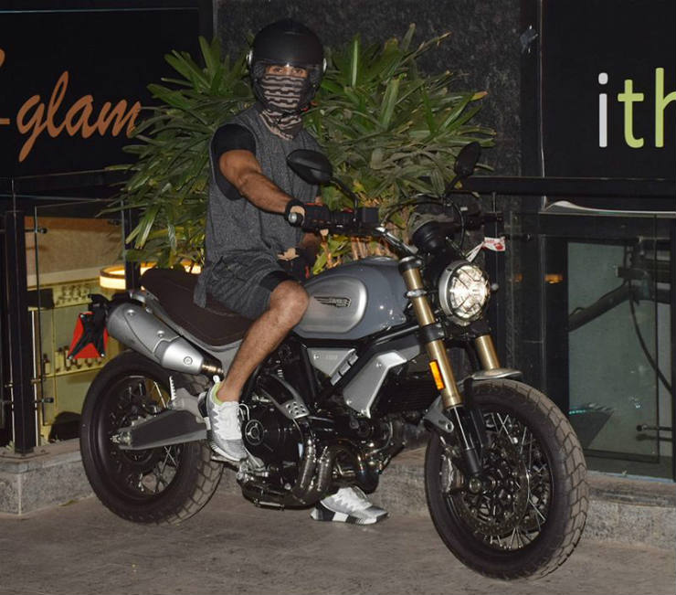 Shahid Kapoor ซื้อ Ducati Scrambler Desert Sled ราคาอยู่ที่ Rs 14 แสน Th Atsit 9119