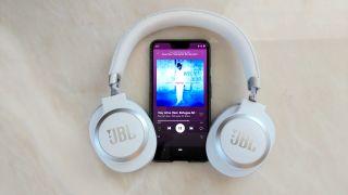 best airpods m ax alternatives: JBL Live 660NC