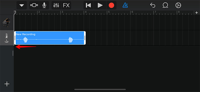 Kéo Clip còn lại sang trái và căn chỉnh theo đường viền trong ứng dụng GarageBand