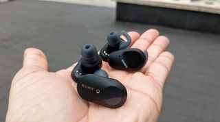 Tai nghe Sony tốt nhất: Sony WF-SP800N