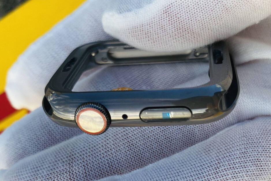 Apple xem xét phát hành phiên bản Apple Watch bằng gốm đen