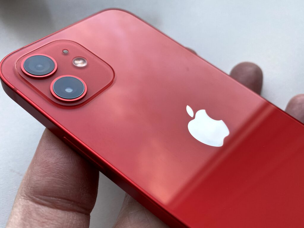 Phía sau iPhone 12