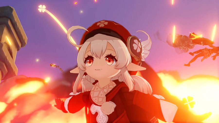 Klee đang sử dụng kỹ năng Sparks'n'Splash của mình trong khi chạy qua một nhóm kẻ thù. Kỹ năng này là một phần quan trọng trong cách xây dựng tốt nhất của cô ấy trong Genshin Impact.