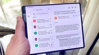 Đánh giá Samsung Galaxy Z Fold 2 ứng dụng Gmail
