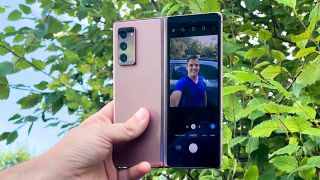 Samsung Galaxy Z Fold 2 Đánh giá camera sau selfie