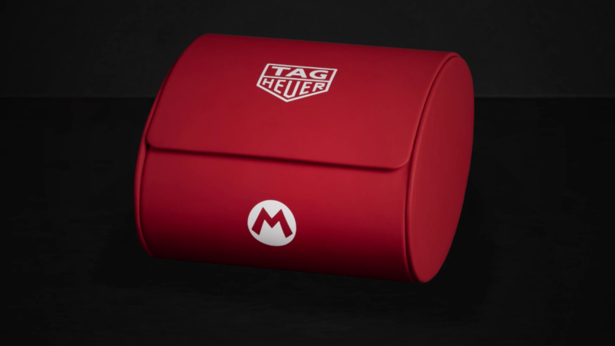 Có vẻ là một chiếc hộp màu đỏ với biểu trưng TAG Heuer và Mario, chứa đồng hồ hợp tác chưa từng thấy