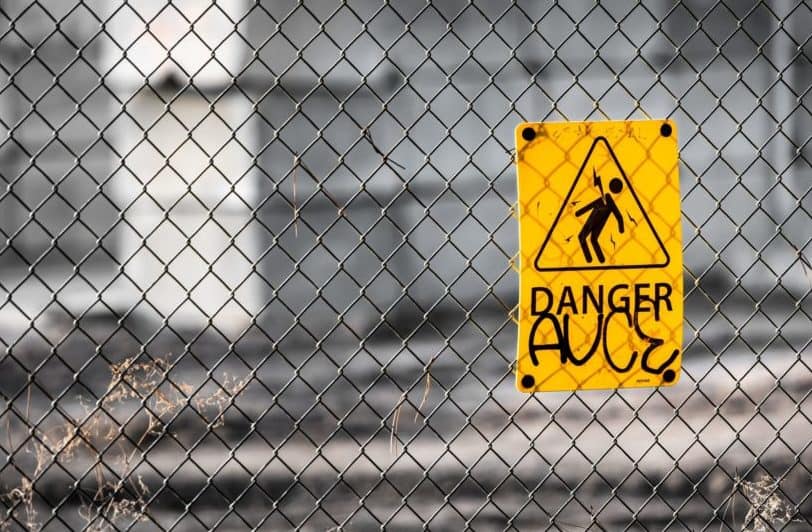 Quais são os diferentes tipos de SEO? | Danger Sign on Fence | B-SeenOnTop