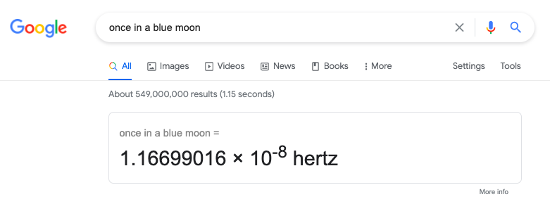 Quando você pesquisar “uma vez na lua azul”, o Google o guiará para a equação matemática para a ocorrência de uma lua azul. A calculadora mostrará o resultado de “uma vez na lua azul=1,16699016 × 10-8 hertz”.