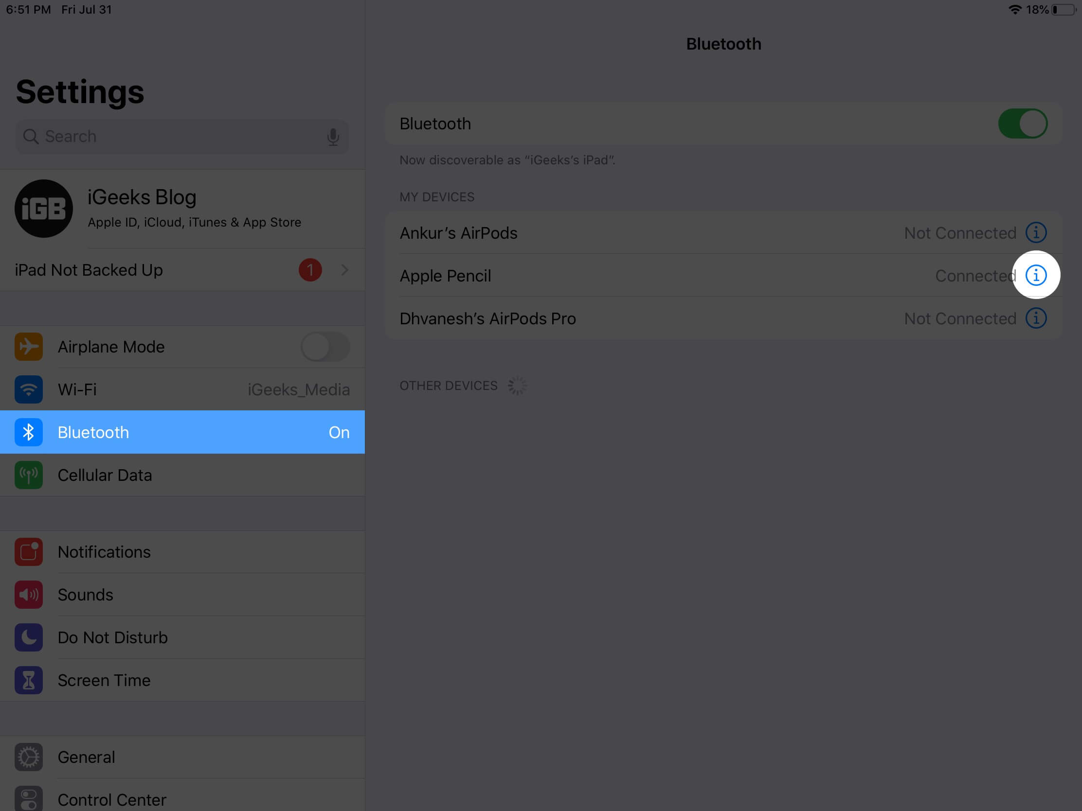 abrir configurações toque em bluetooth e toque em i próximo a apple pencil conectado no ipad