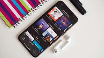 Os AirPods de segunda geração da Apple com capa de carregamento sem fio estão à venda por um preço extremamente baixo
