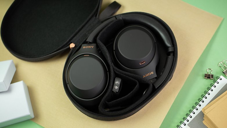NextPit Sony WH 1000XM4 caso aberto